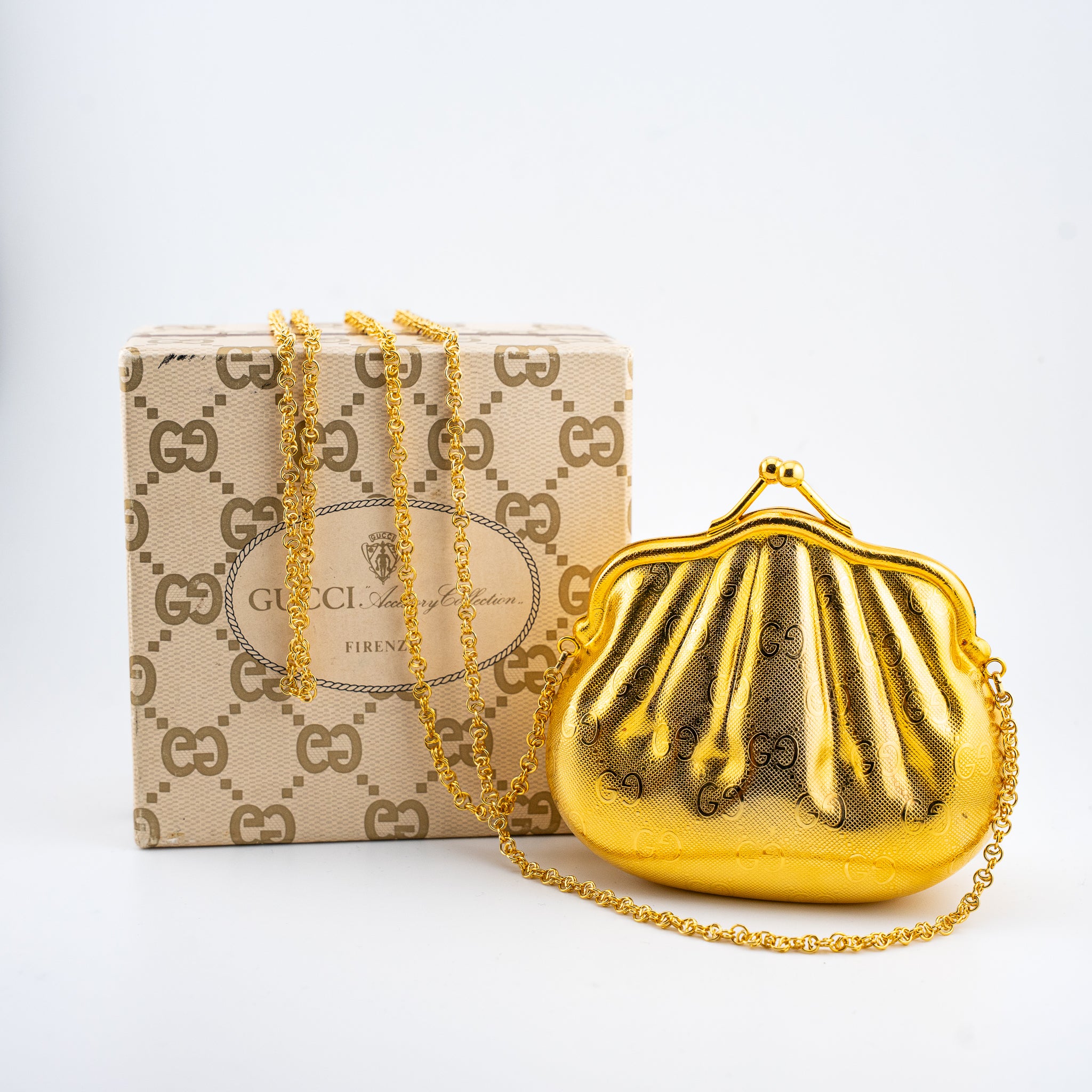 GUCCI “Gold Shell” Minibag in golden metal 1980's | Vintage Luxe